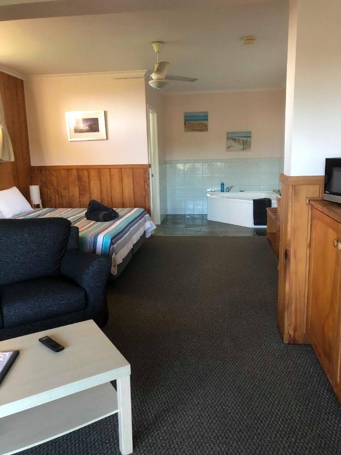 Готель Seaview Norfolk Island Бернт-Пайн Екстер'єр фото